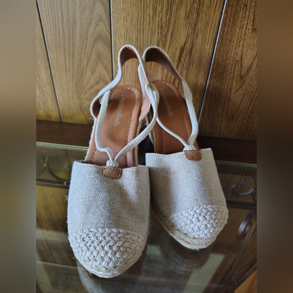 CityClassified Wedge Sandals size 8.5 - Picture 7 of 7